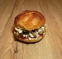 Kanapka Karkówka + sos BBQ & Coleslaw
